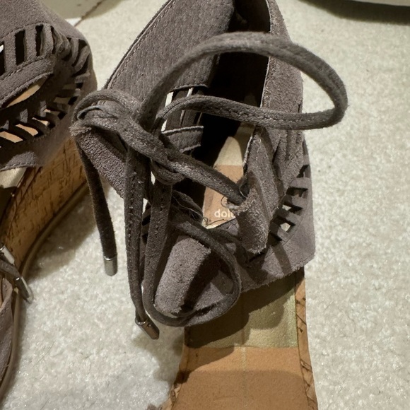 Dolce vita lace up beautiful sandal with a wedge heel - Picture 5 of 9